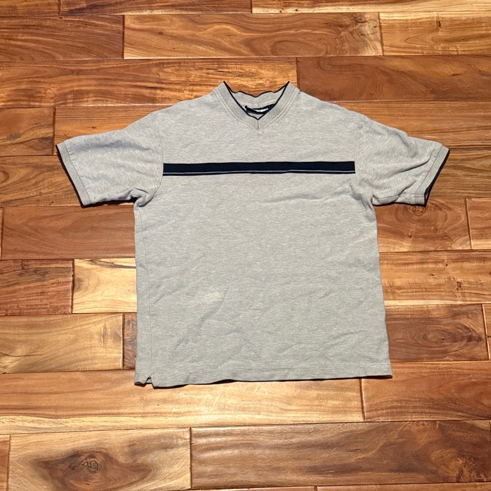 Structure Men’s V-Neck Short Sleeve Shirt – Size Medium.